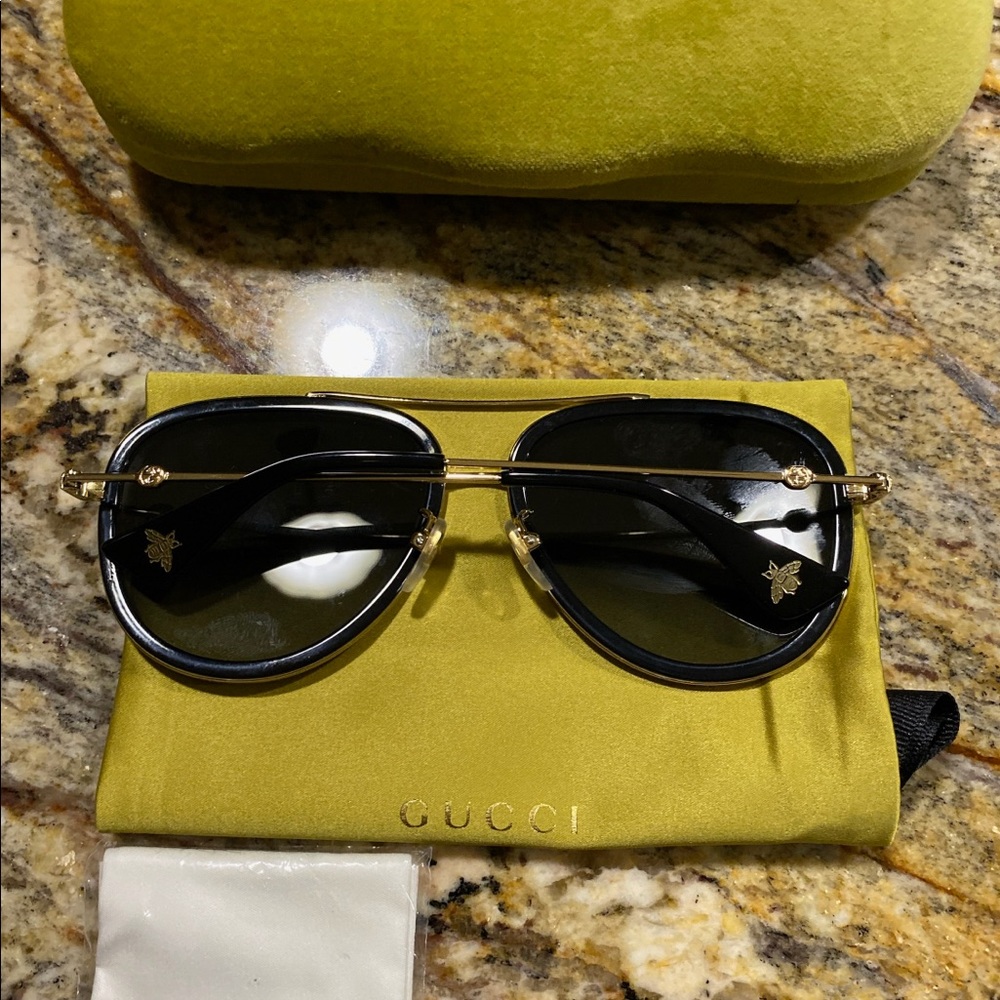 SOLD!! NEW, AUTHENTIC GUCCI GG0062S - Picture 5 of 8